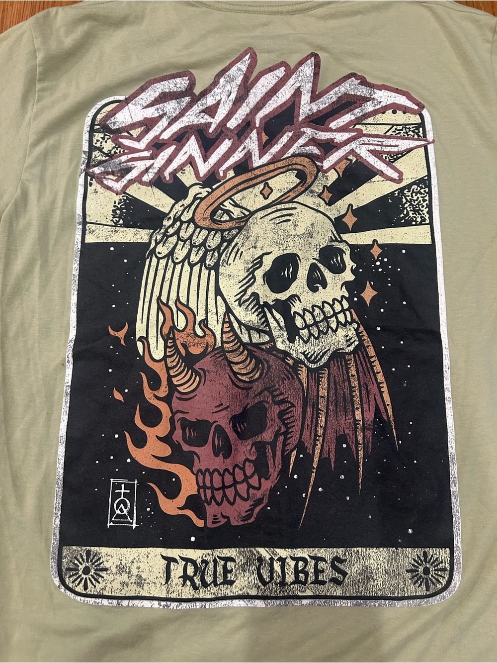 Launder Saint Sinner T Shirt Mens Medium M Green Angel Devil Skull True Vibes - Picture 7 of 9